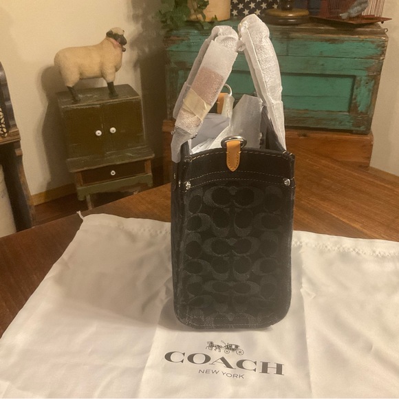 Coach Field Tote 22 NWT! - Picture 3 of 11